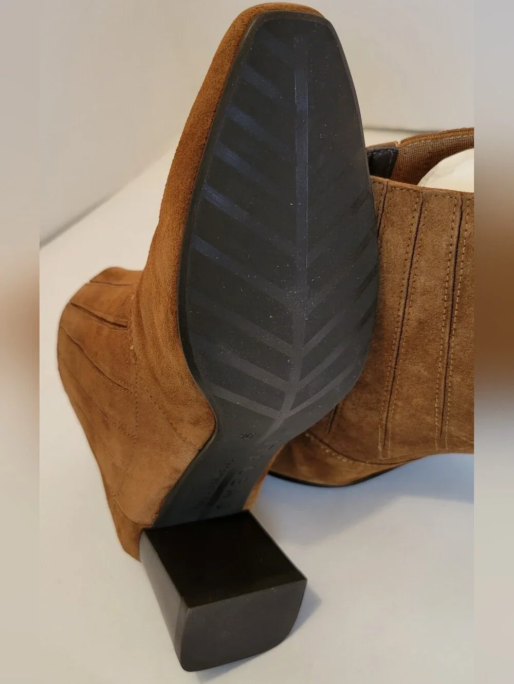 NIB Italeau Jane Waterproof Brown Suede Leather Ankle Booties EU 36 US 5.5-6 Han